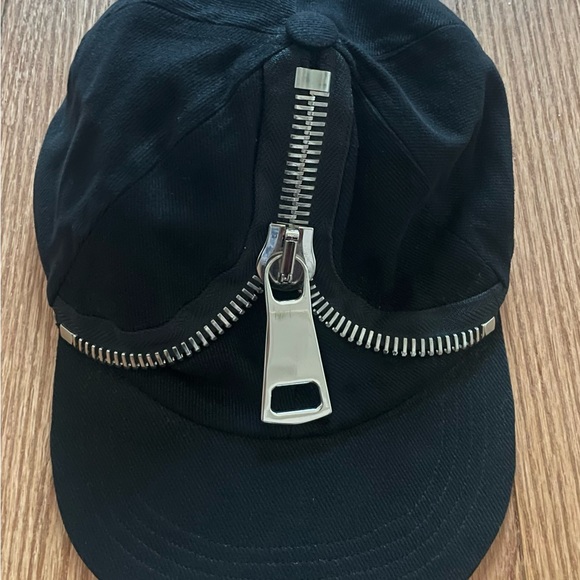 Zipper SnapBack cap - Picture 2 of 3